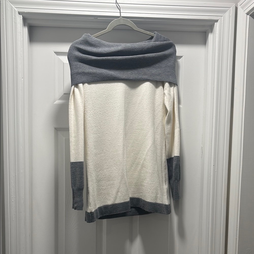 Elegant Gray and White Women's Sweater